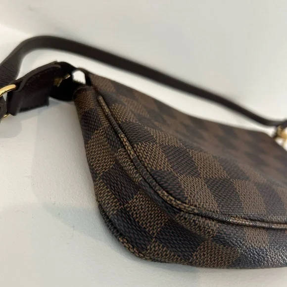 Louis Vuitton Pochette Accessoires - Picture 8 of 13